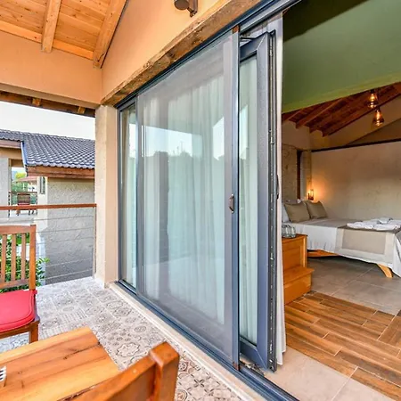 Iskenderun Sleeps 4 With Pool Air Con And Wifi *