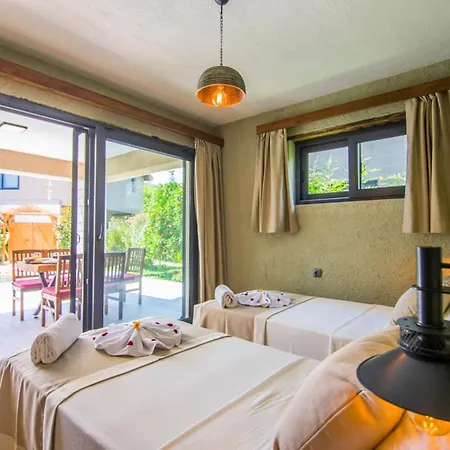 Iskenderun Sleeps 4 With Pool Air Con And Wifi