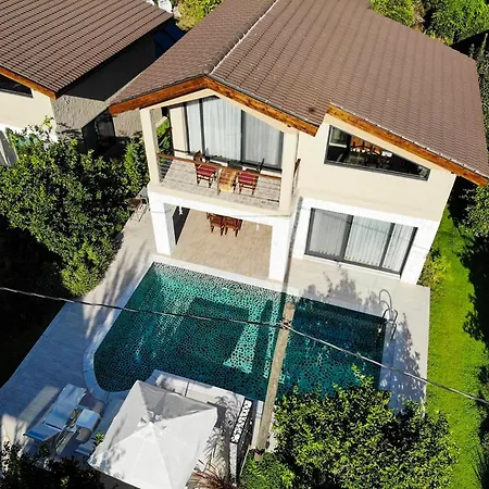 Iskenderun Sleeps 4 With Pool Air Con And Wifi Fethiye